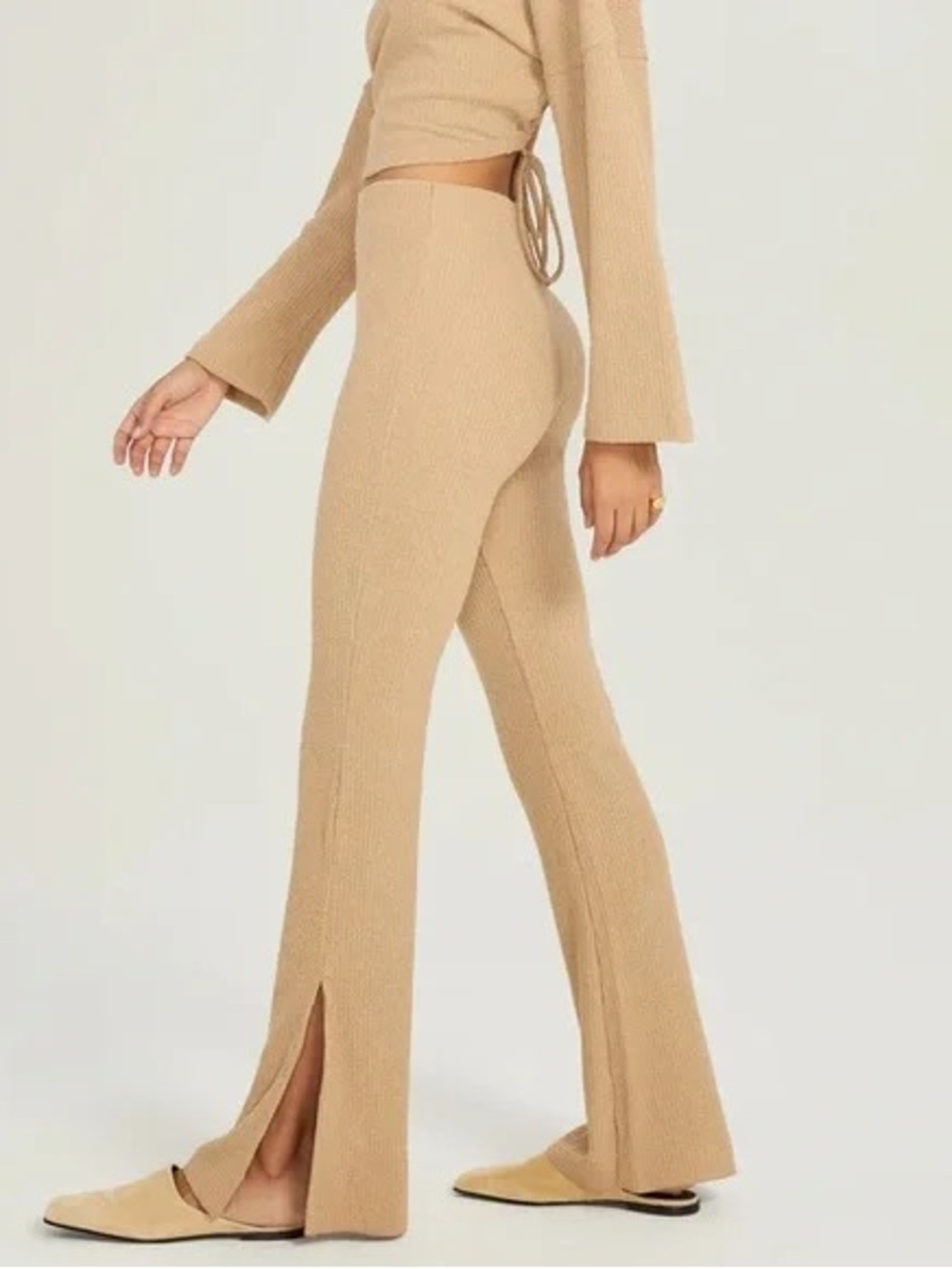 SOMETHING NAVY Ribbed Knit Split-Hem Pants in Tan